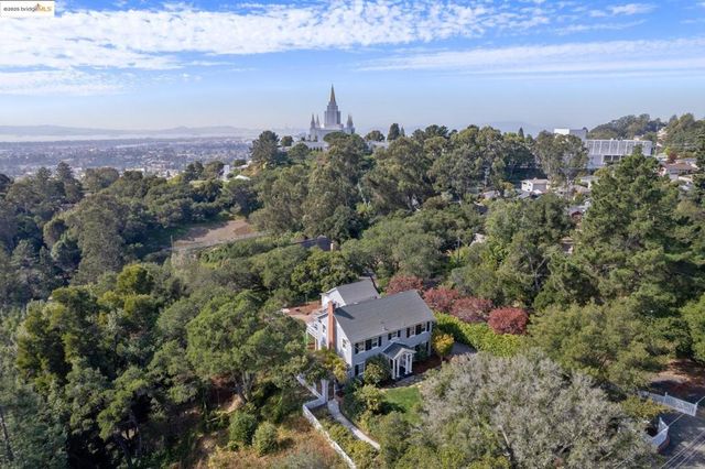 3085 Monterey Blvd, Oakland, CA 94602