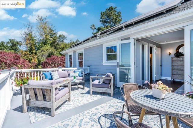 3085 Monterey Blvd, Oakland, CA 94602