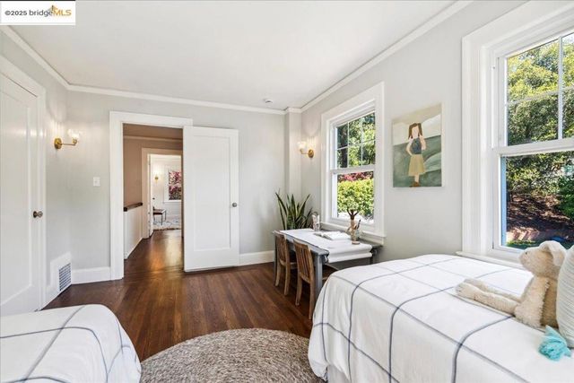 3085 Monterey Blvd, Oakland, CA 94602