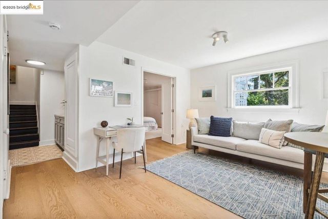 3085 Monterey Blvd, Oakland, CA 94602