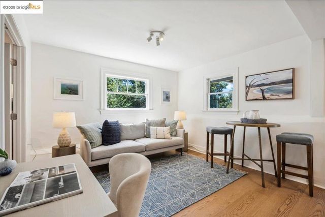 3085 Monterey Blvd, Oakland, CA 94602