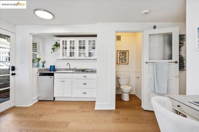 3085 Monterey Blvd, Oakland, CA 94602