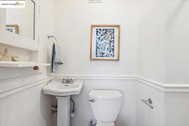 3085 Monterey Blvd, Oakland, CA 94602