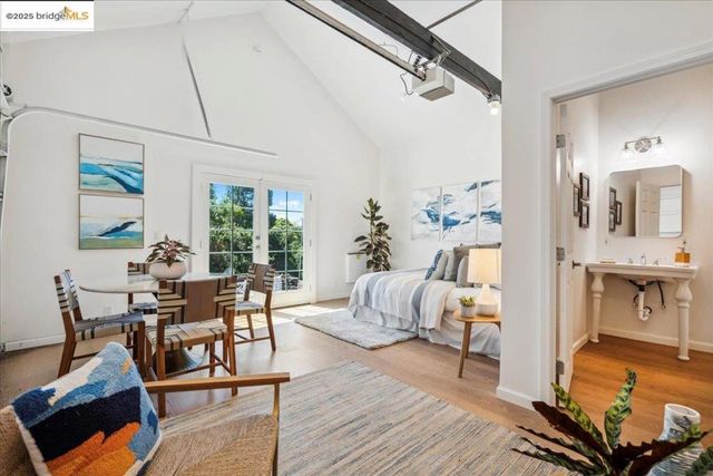 3085 Monterey Blvd, Oakland, CA 94602