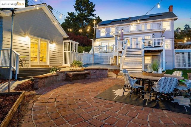 3085 Monterey Blvd, Oakland, CA 94602