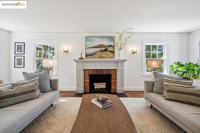 3085 Monterey Blvd, Oakland, CA 94602