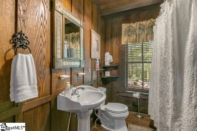 814 Moorefield Memorial Highway, Sunset, SC 29685