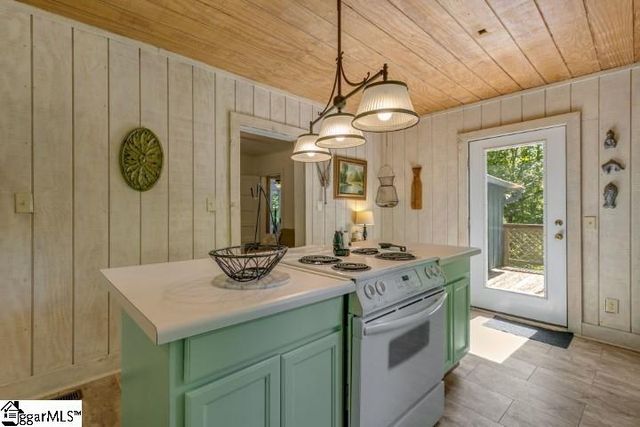 814 Moorefield Memorial Highway, Sunset, SC 29685