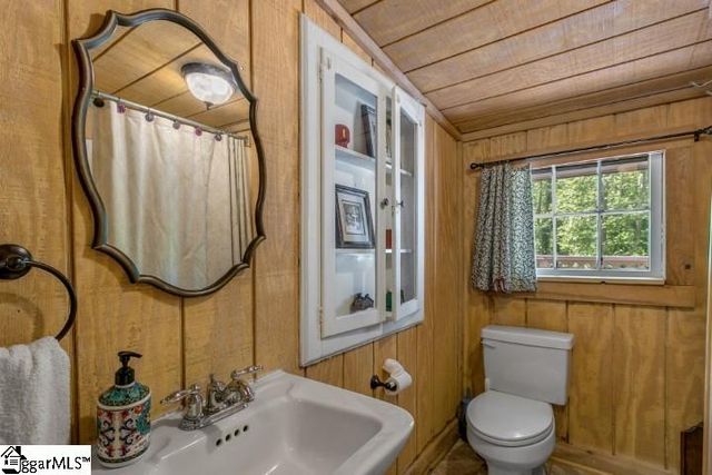 814 Moorefield Memorial Highway, Sunset, SC 29685