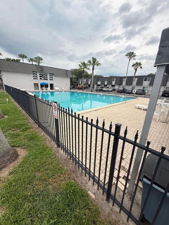 Image 15 of property listing at 1928 CONWAY ROAD 18, Orlando, FL 32812