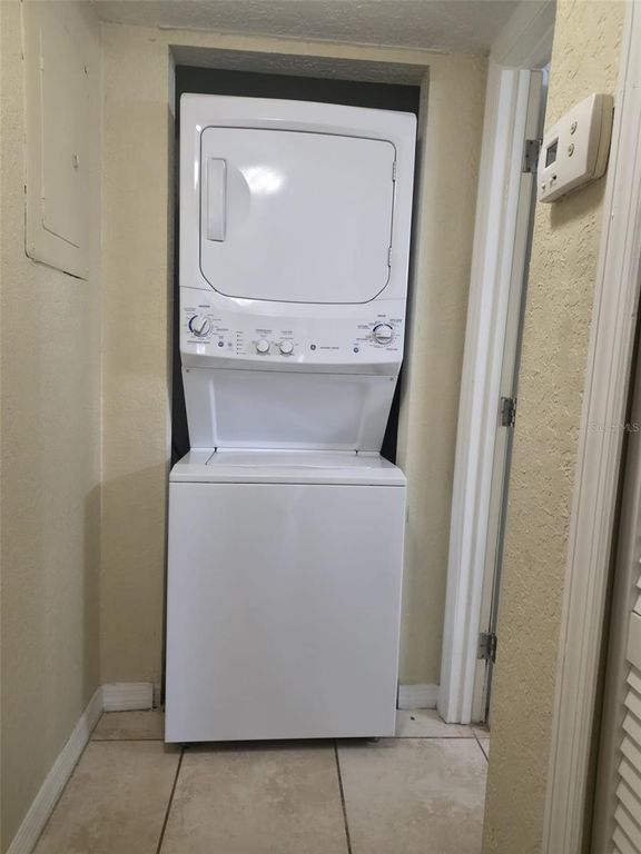 Image 6 of property listing at 1928 CONWAY ROAD 18, Orlando, FL 32812
