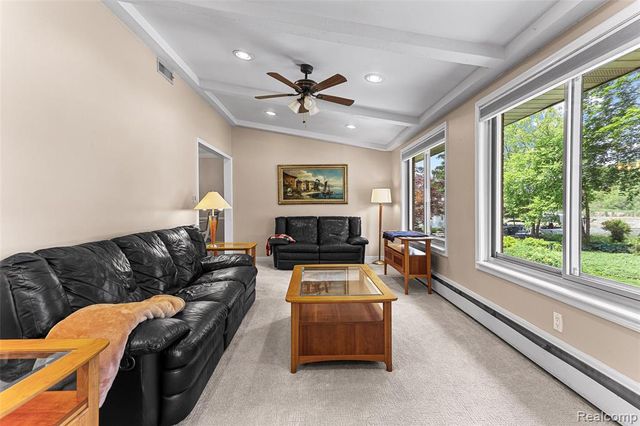 345 Beverly Island Drive, Waterford, MI 48328