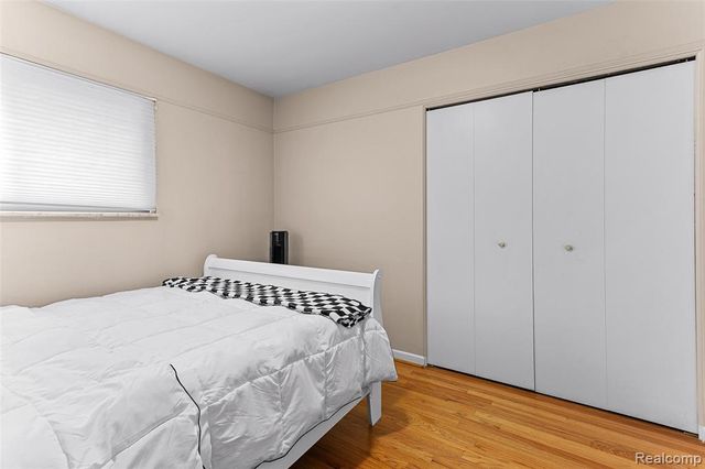 345 Beverly Island Drive, Waterford, MI 48328