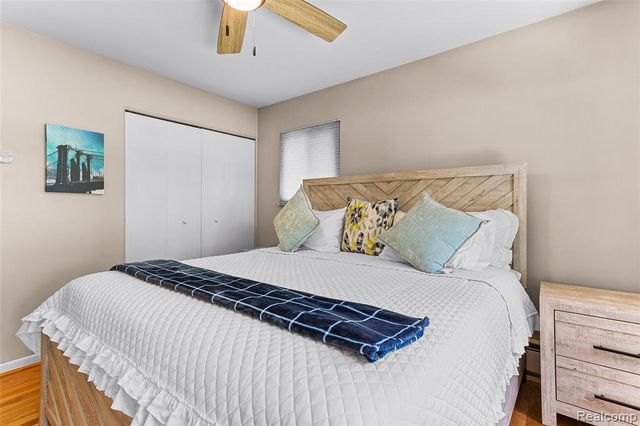 345 Beverly Island Drive, Waterford, MI 48328