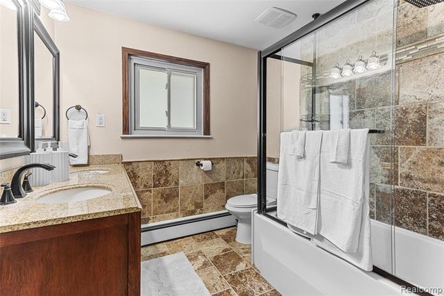 345 Beverly Island Drive, Waterford, MI 48328