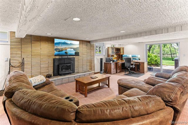 345 Beverly Island Drive, Waterford, MI 48328