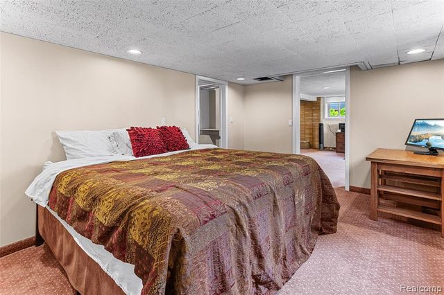 345 Beverly Island Drive, Waterford, MI 48328