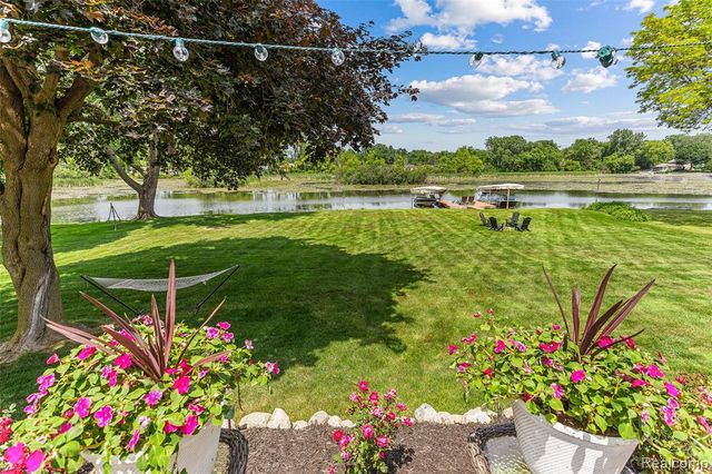 345 Beverly Island Drive, Waterford, MI 48328