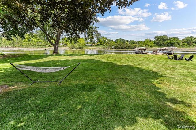 345 Beverly Island Drive, Waterford, MI 48328