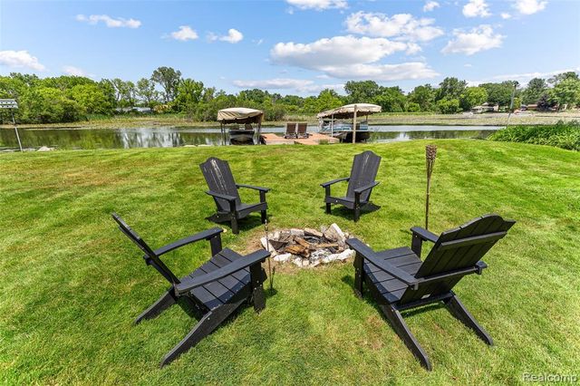 345 Beverly Island Drive, Waterford, MI 48328