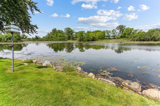 345 Beverly Island Drive, Waterford, MI 48328