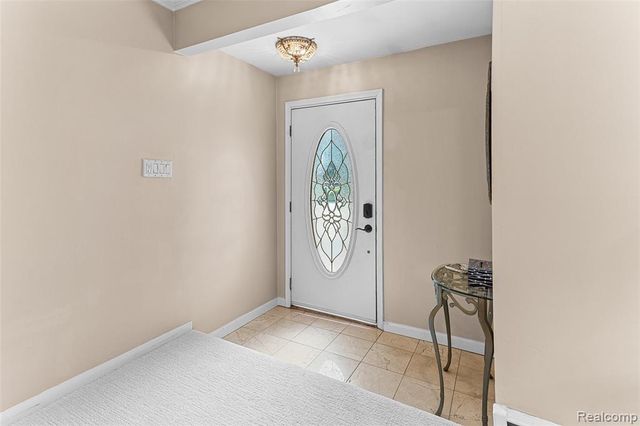 345 Beverly Island Drive, Waterford, MI 48328