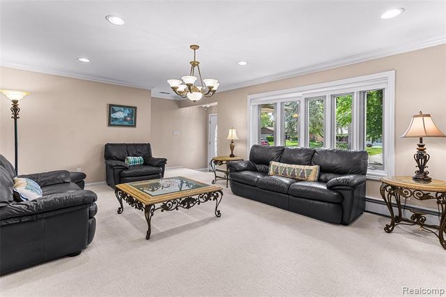 345 Beverly Island Drive, Waterford, MI 48328