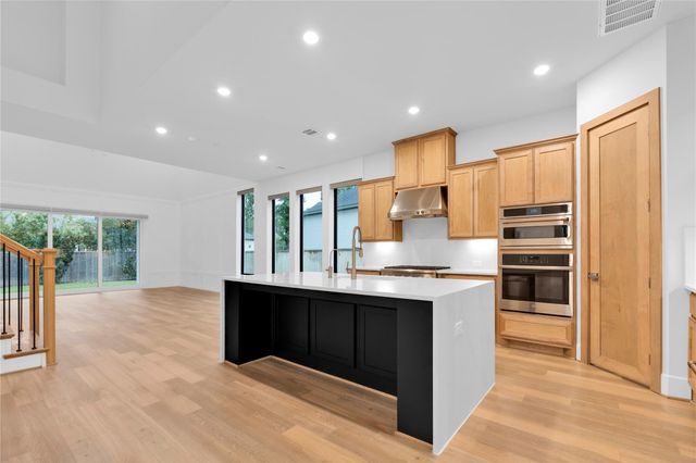 6 Gentle Branch Place, Tomball, TX 77375