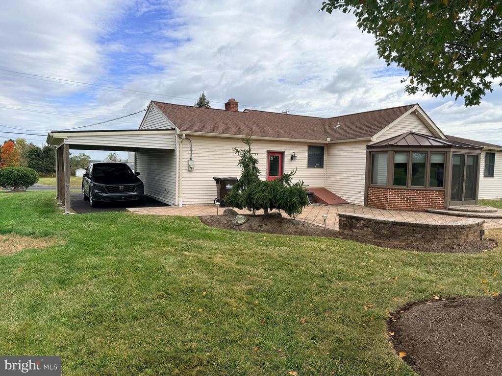 Image 2 of property listing at 1465 OLD SKIPPACK RD, Harleysville, PA 19438