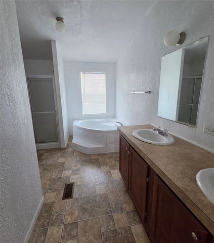 310 Latham Lane, New Fairview, TX 76078