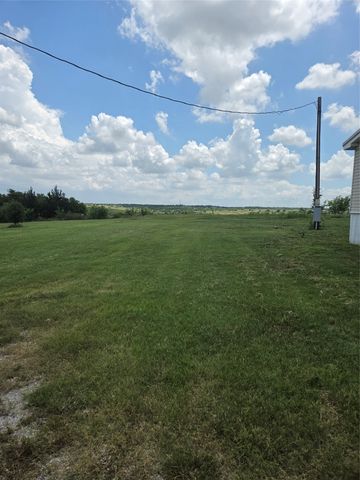 310 Latham Lane, New Fairview, TX 76078