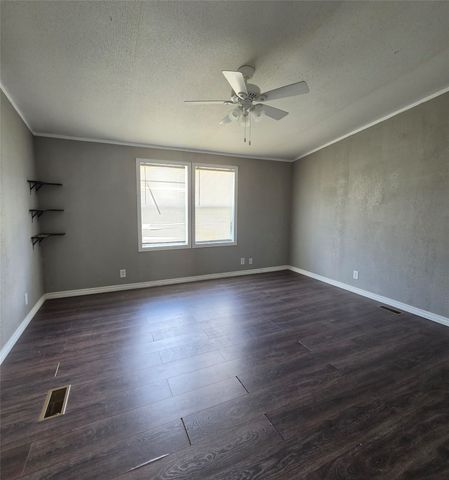 310 Latham Lane, New Fairview, TX 76078