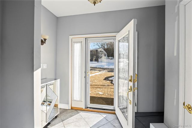 5 Joy Road, Selden, NY 11784