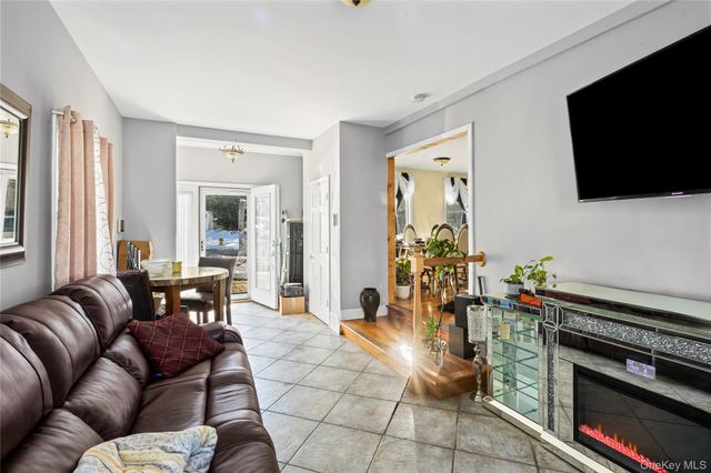 5 Joy Road, Selden, NY 11784