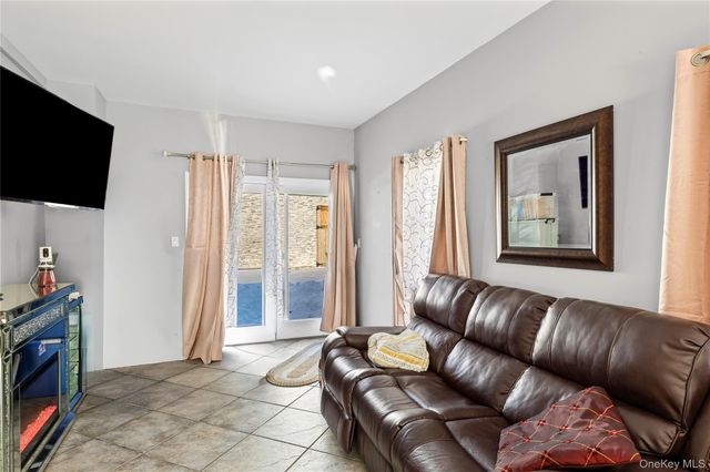 5 Joy Road, Selden, NY 11784