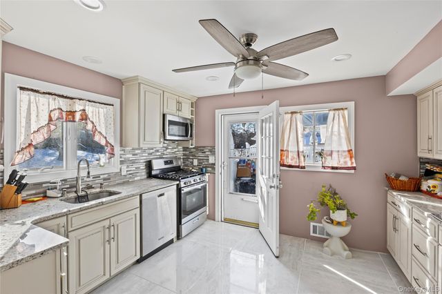 5 Joy Road, Selden, NY 11784