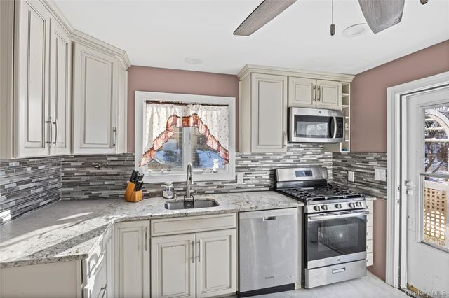 5 Joy Road, Selden, NY 11784