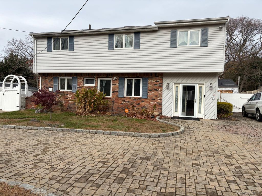 5 Joy Road, Selden, NY 11784