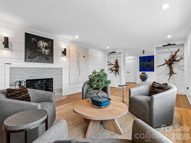 51 Forest Road, Asheville, NC 28803