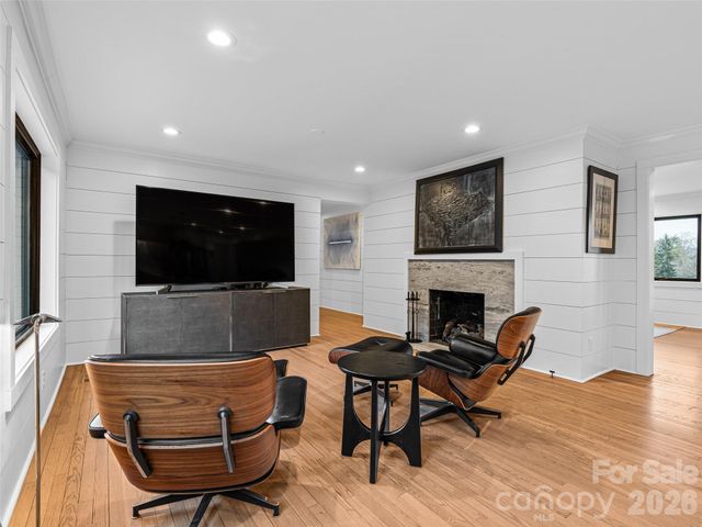 51 Forest Road, Asheville, NC 28803