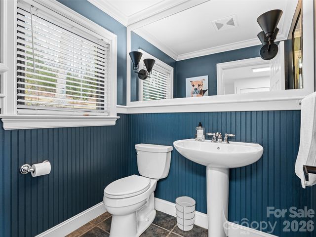 51 Forest Road, Asheville, NC 28803