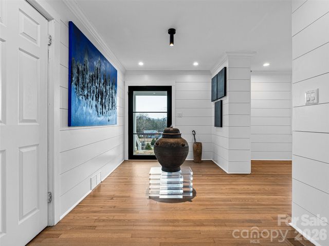 51 Forest Road, Asheville, NC 28803