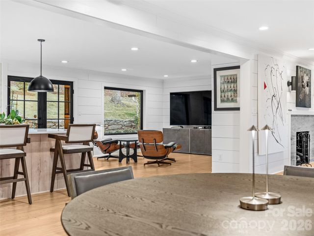 51 Forest Road, Asheville, NC 28803