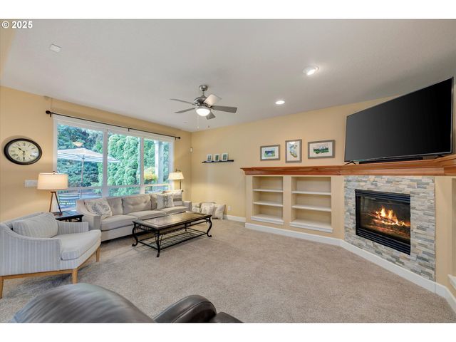 1418 S Maple St, Canby, OR 97013