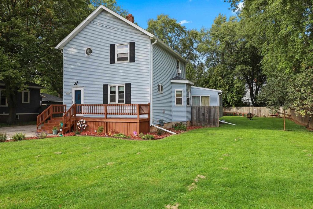 1020 DOUSMAN STREET, Green Bay, WI 54303