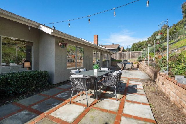 1760 Woodbine Pl, Oceanside, CA 92054