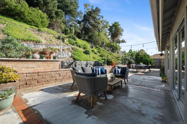 1760 Woodbine Pl, Oceanside, CA 92054