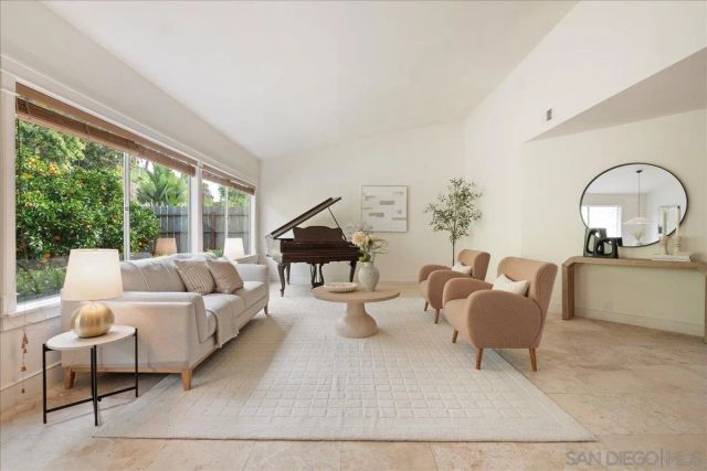 1760 Woodbine Pl, Oceanside, CA 92054