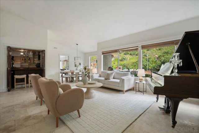 1760 Woodbine Pl, Oceanside, CA 92054