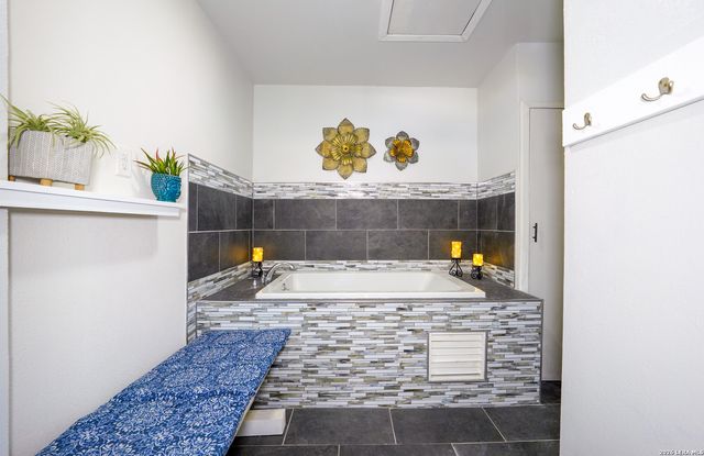 6119 Woodmoor St, San Antonio, TX 78249